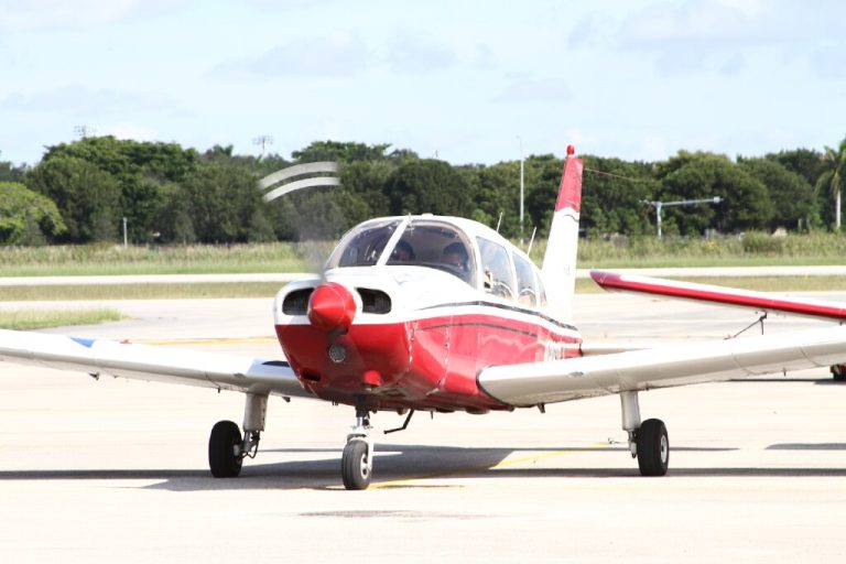 Piper PA 28 Flying Academy Professional Pilot Training