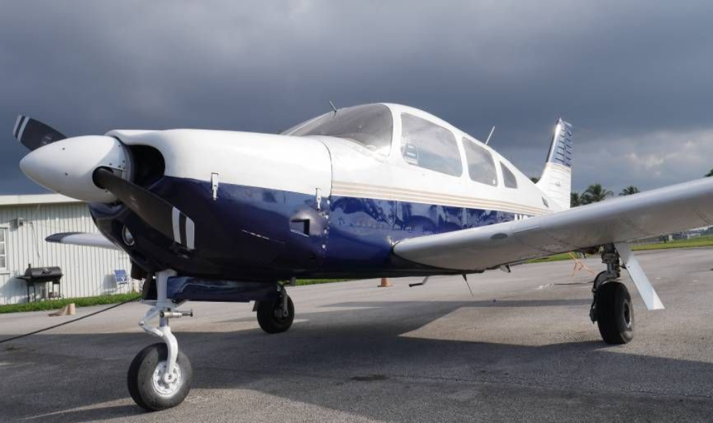 Replaceable Piper Arrow aircraft photo placeholder